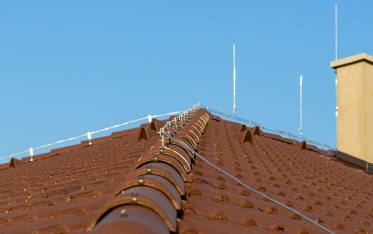dach z instalacją odgromową